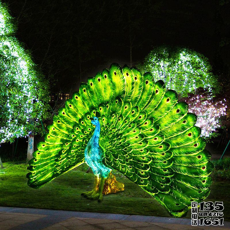 戶外景觀一只驕傲的玻璃鋼彩繪仿真動(dòng)物夜晚照明孔雀雕塑